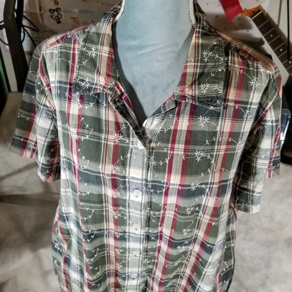 Tradition Country Christmas S/S Button-Down Top - Picture 2 of 8